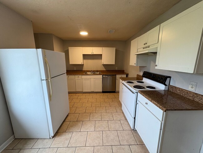 Building Photo - 309 E View Dr