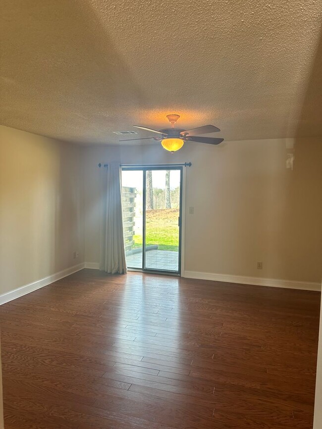 Photo - Oakridge Commons Apartment