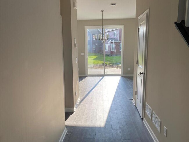 Foto del edificio - 9923 Bluebird St NW