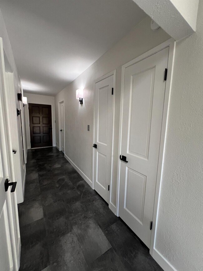 Foto del edificio - 5090 N College Ave