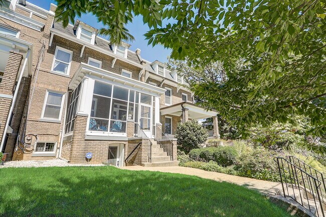 Foto del edificio - 1513 Allison St NW
