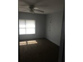 Building Photo - 502 Meander St