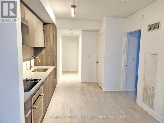 Building Photo - 2033 Kennedy Rd