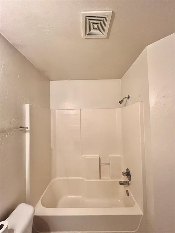 Building Photo - 2821 Edgemere Dr