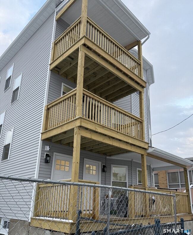 Building Photo - 624 Grand St