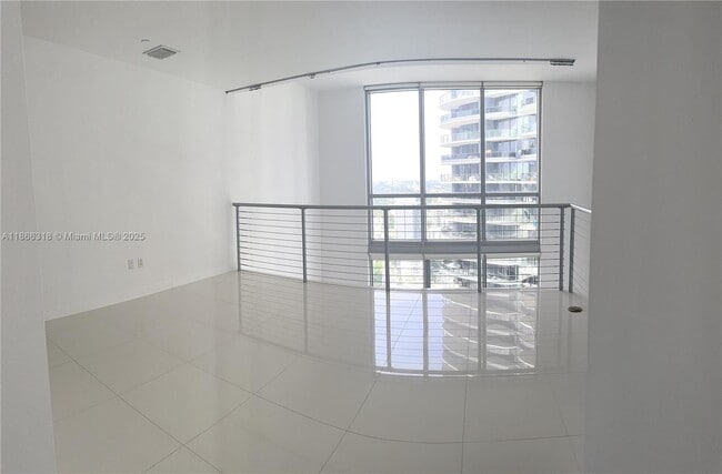Building Photo - 1050 Brickell Ave