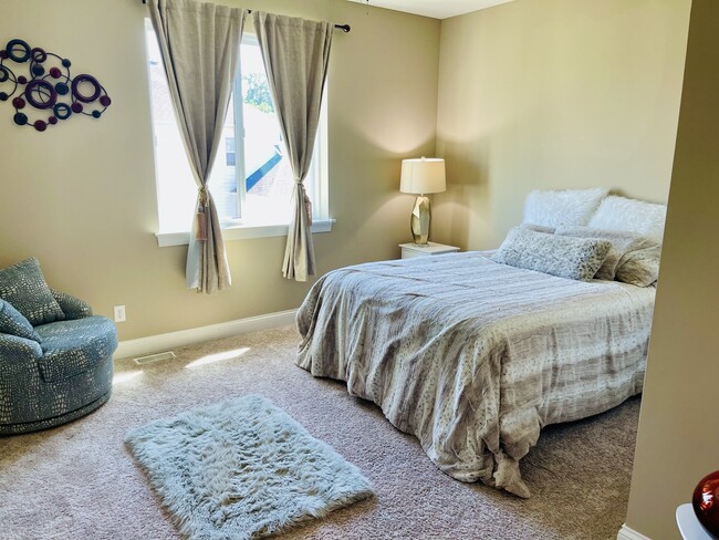 Foto del edificio - 4232 Woodland Cove Pky