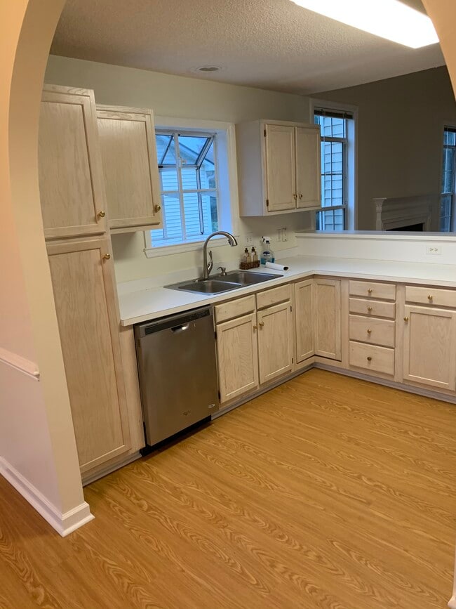 Kitchen - 1079 Wayfarer Ln