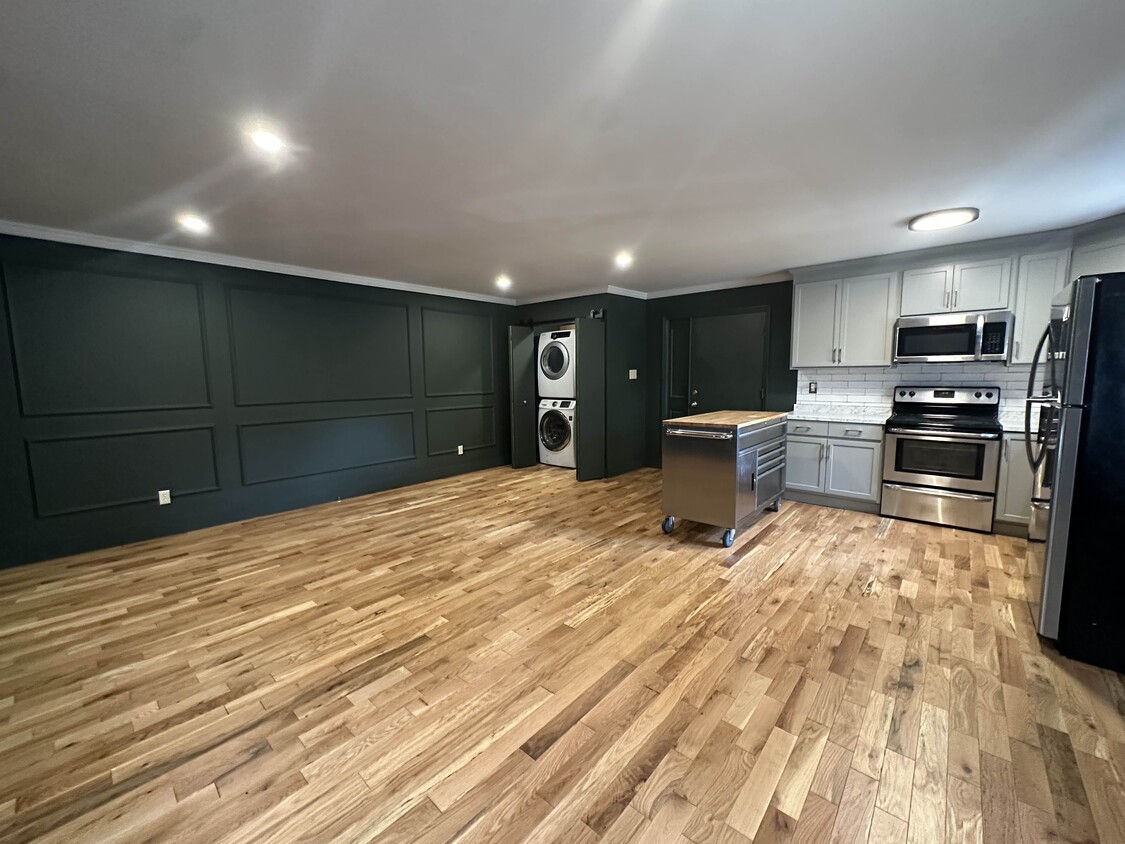 Open living/kitchen area - 718 E Maple Ave