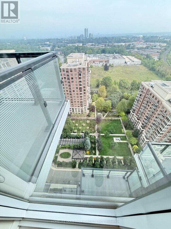Photo du bâtiment - 20 Inn On The Pk Dr