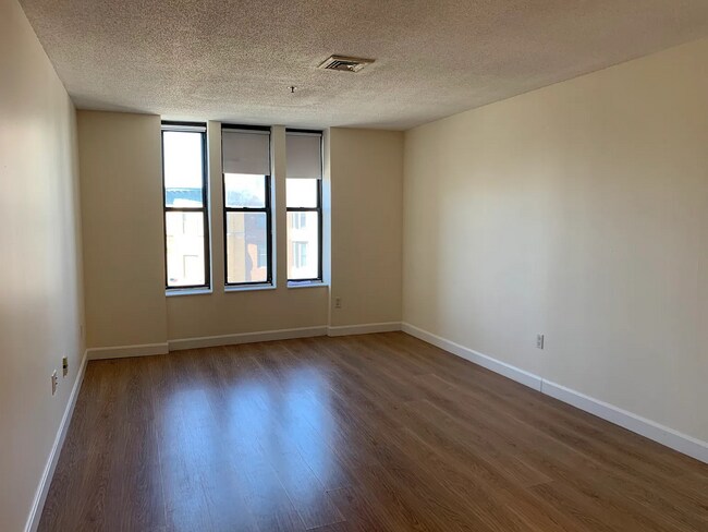 Building Photo - 1126 Boylston St