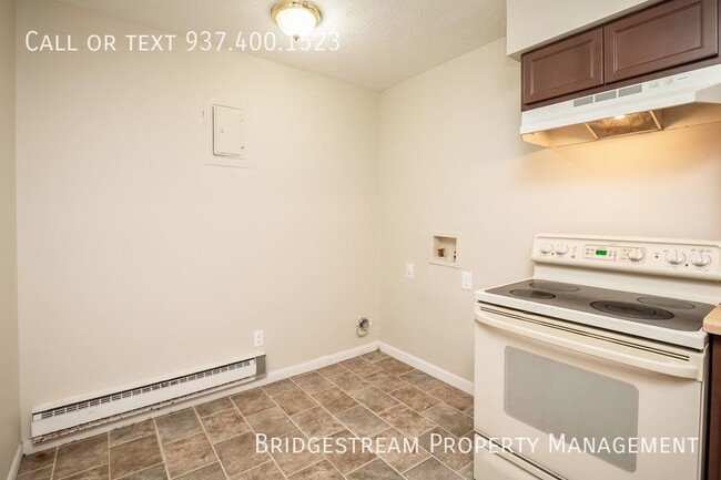 Building Photo - Spacious 2-Bedroom, 1-Bath Lower Unit in S...