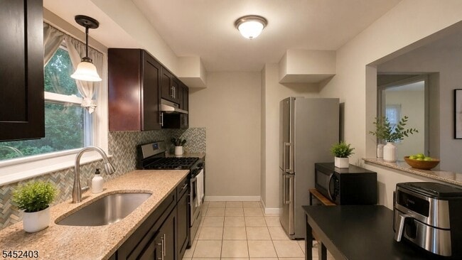 Building Photo - 43 Conforti Ave