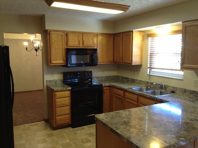Building Photo - 206 Aston Ct