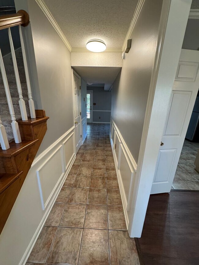 Building Photo - ** AVAILABLE NOW ** in Waterford Subdivision