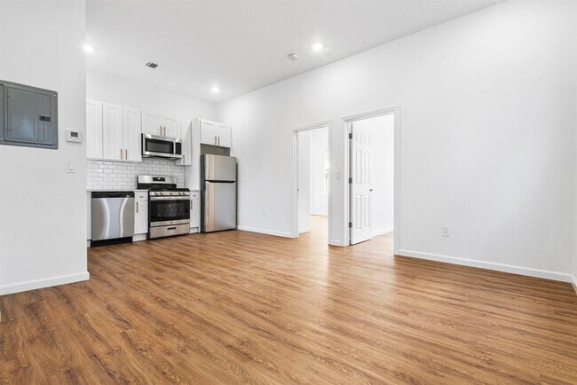 Building Photo - 33 Stagg St