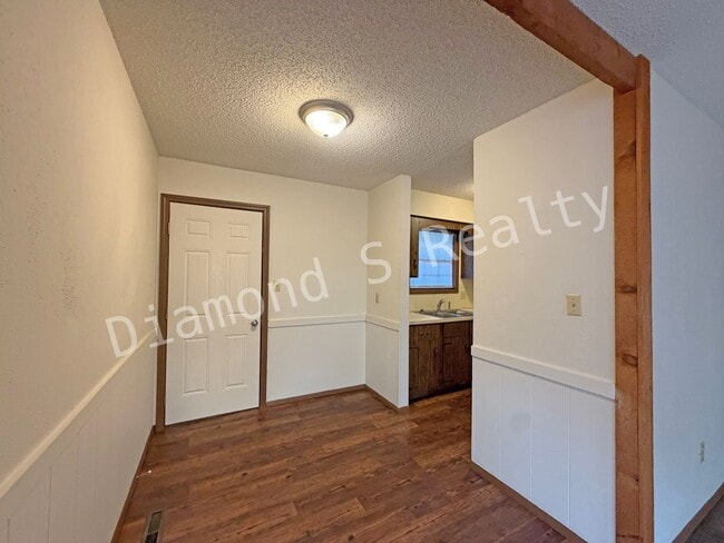 Building Photo - 1523-1523 N Clay Ave