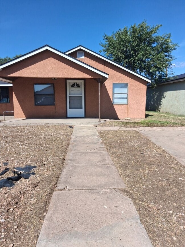 Building Photo - 905-907 N Avenue K