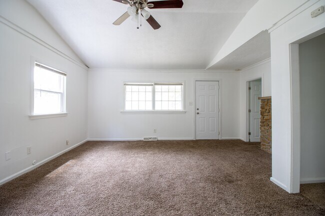 Foto del edificio - 2989 Clover Dr