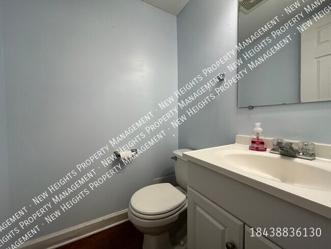 Building Photo - 2 Bedroom Townhouse- West Ashley