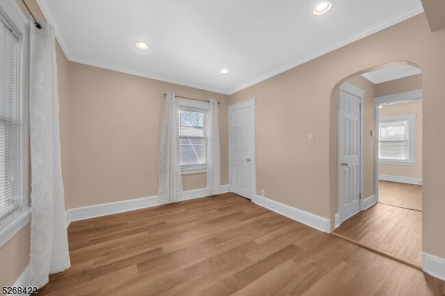 Foto del edificio - 83 Burnside Ave