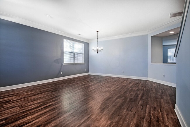 Building Photo - 27 Pin Oak Ln