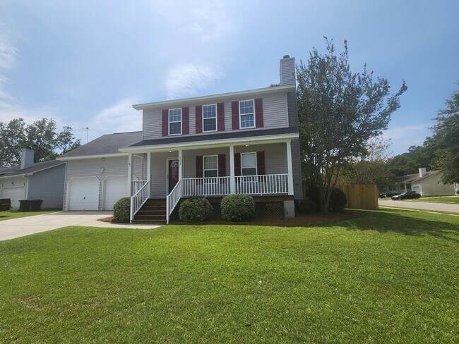 Foto del edificio - Charming home in the heart of Summerville!
