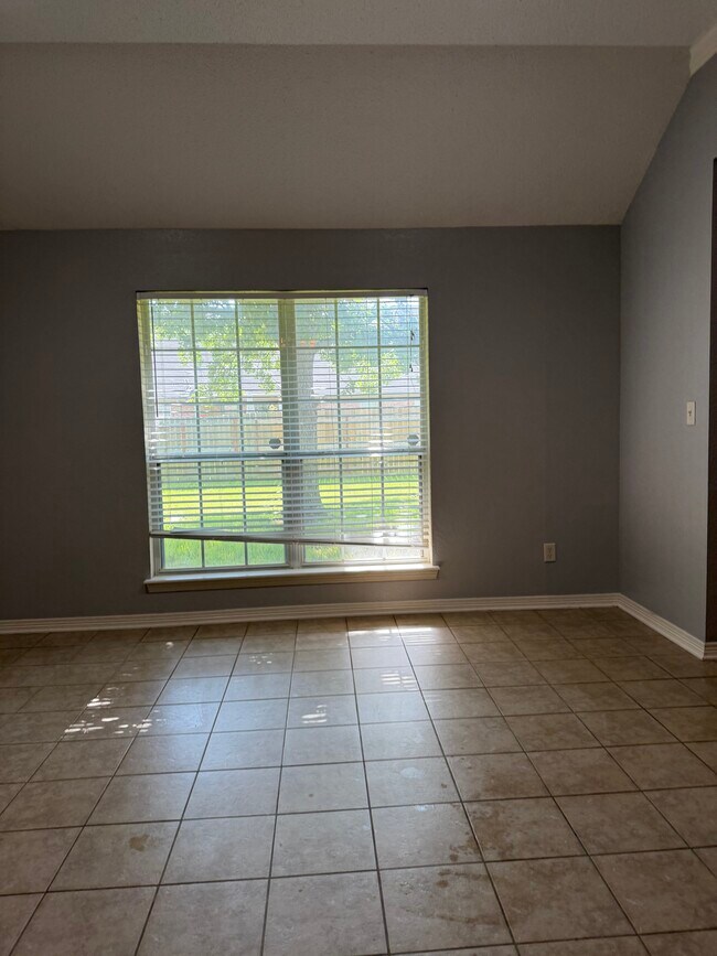 Building Photo - 515 Two St