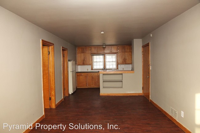 Building Photo - 8 Rock Gln
