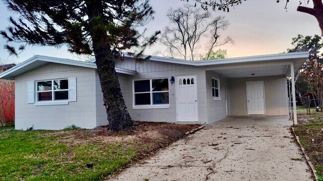 Foto del edificio - 1436 Primrose Ln