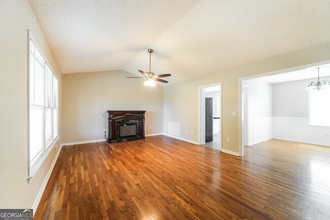 Building Photo - 22 Fairfield Dr SW