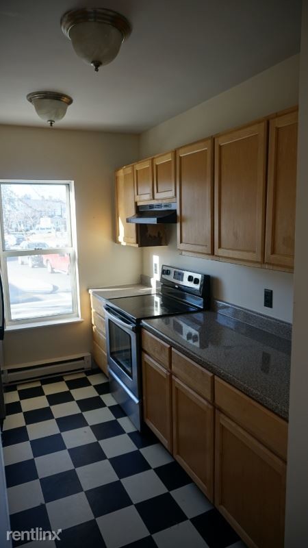Building Photo - 121 Highland St