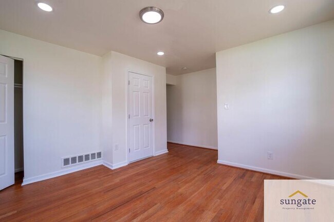 Foto del edificio - 4615 Luerssen Ave