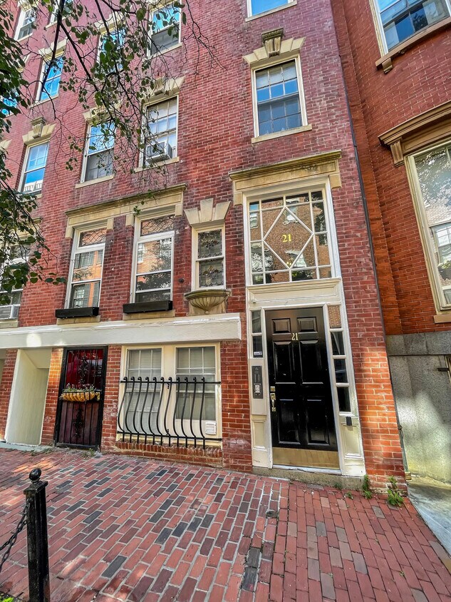 Primary Photo - 21 Temple St