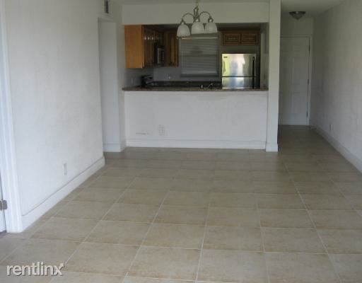 Building Photo - 1545 Lake Crystal Dr