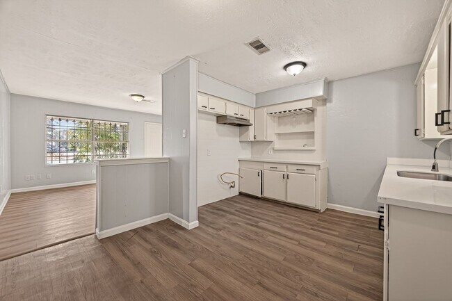 Foto del edificio - Affordable 4-Bedroom 2-Bathroom Convenient South Houston Home Near Medical Center & City Access