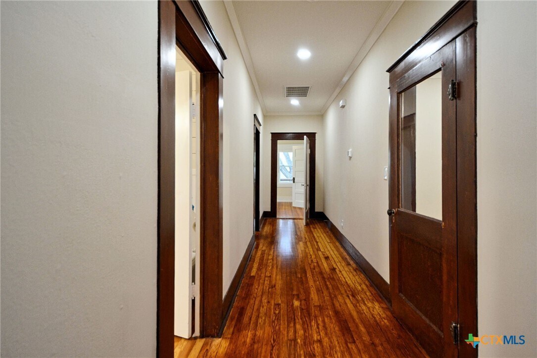 Foto del edificio - 576 W Coll St
