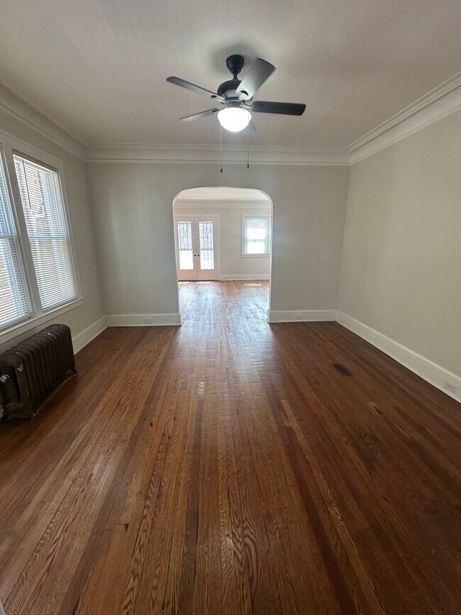 Foto del edificio - 2460 Gladstone St