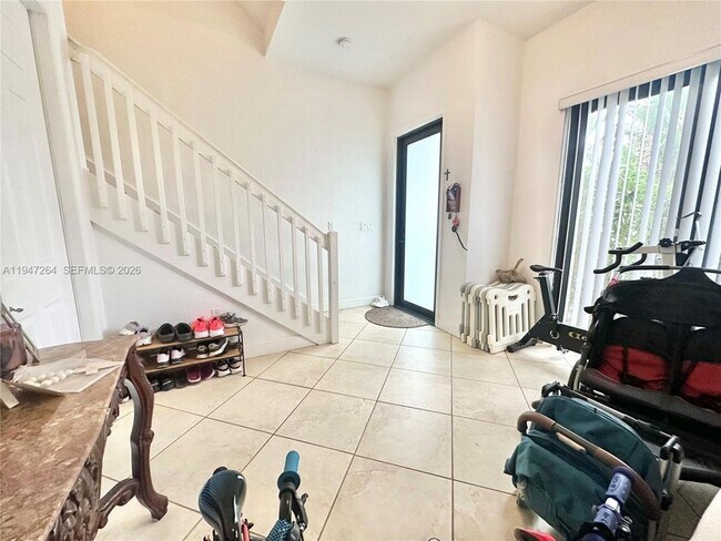 Foto del edificio - 7743 SW 99th St