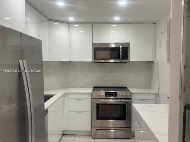 Foto del edificio - 300 Bayview Dr