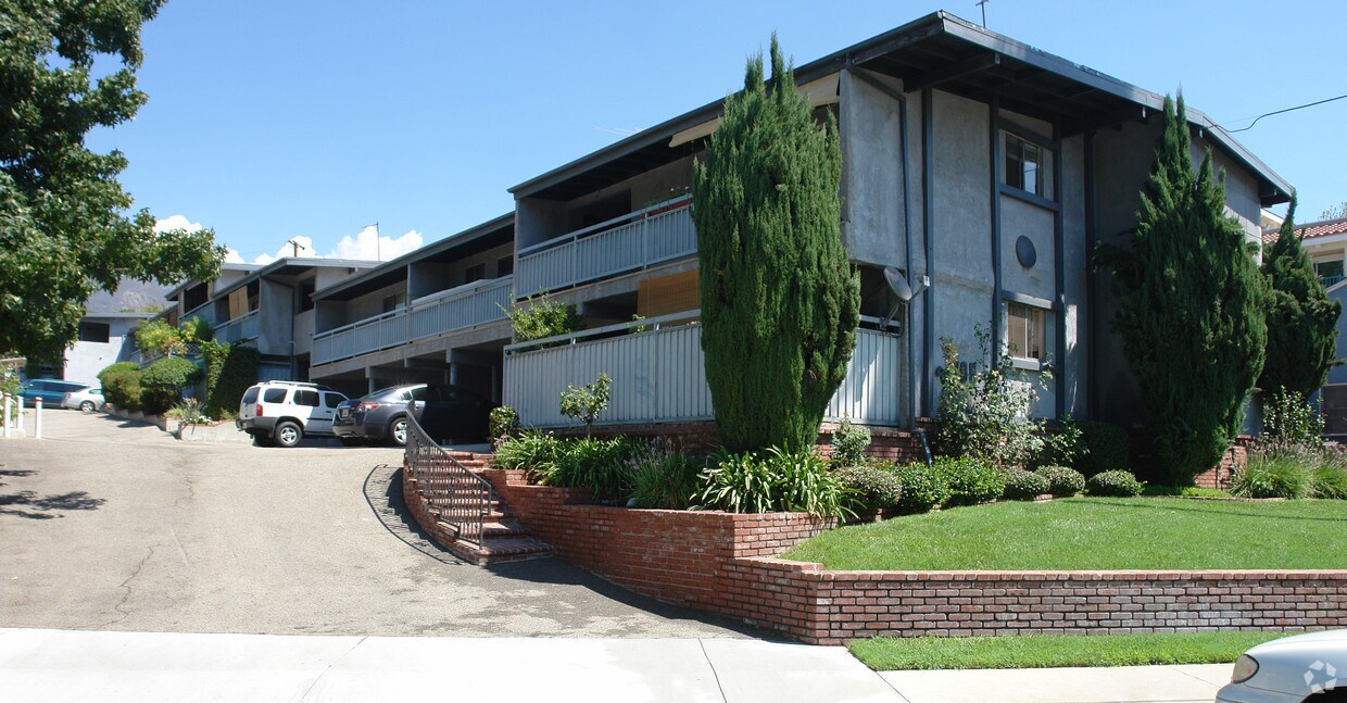 Primary Photo - 2705 Montrose Ave