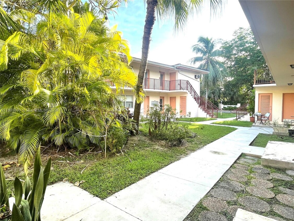 Primary Photo - 1250 S Alhambra Cir