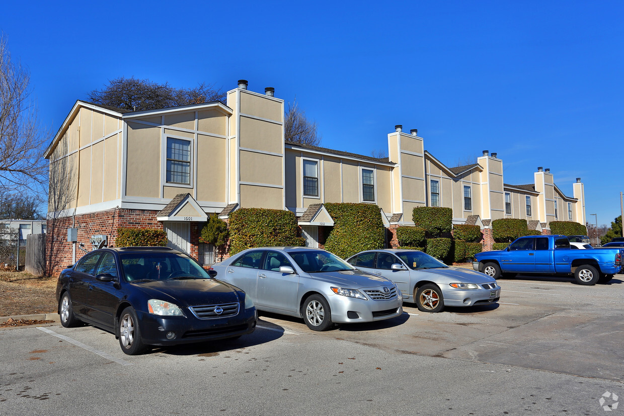 Building Photo - MacArthur Park Townhomes