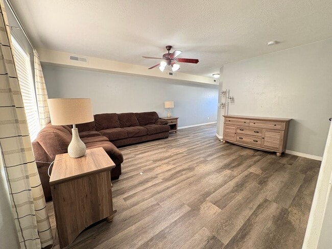 Building Photo - Furnished Housing