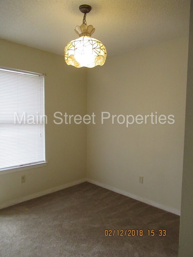 Building Photo - 456 E Burgess Rd