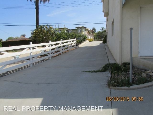 Building Photo - 1807 Laurel Rd
