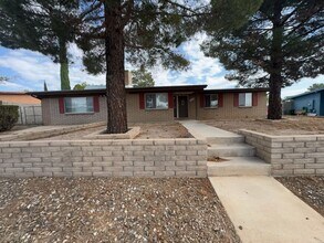 Building Photo - 3733 Sparrow Dr
