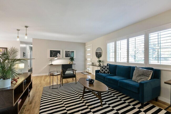 Foto del edificio - 3296 S Grape St