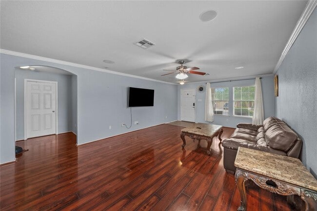 Building Photo - 111 Lynn Crest Bend