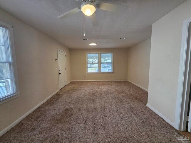 Foto del edificio - 35 Kennington Dr